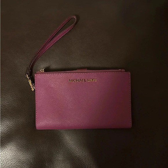 LEATHER TRAVEL WRISTLET - Picture 1 of 4